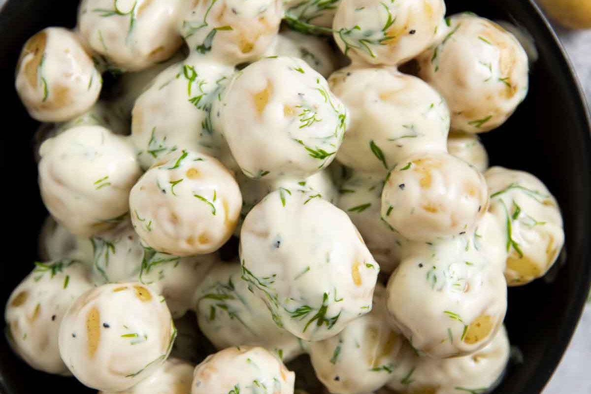 Potatoes in dill sauce