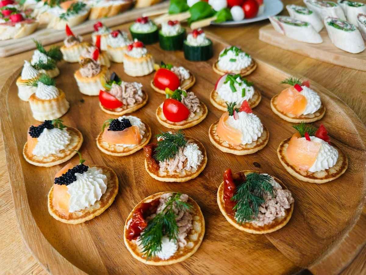 canapes and desserts 